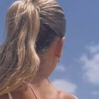 Emily Psarras Nøgen