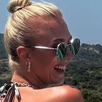 Emily Wallbank Nøgen