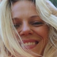 Emma Bell Nøgen