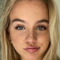 Emma Brooks McAllister Nøgen