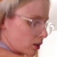 Emma Sky Nøgen