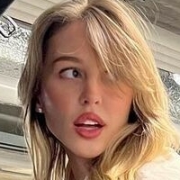 Eva Level Nøgen