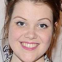 Georgie Henley Nøgen
