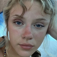 Hailey Hitch Nøgen