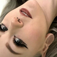 Hat jemand etwas von der hübschen lilghoul? Nøgen