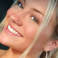 Holly Cloar Nøgen
