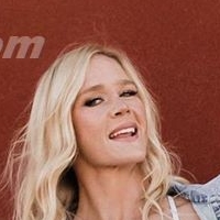 Holly Holm Nøgen