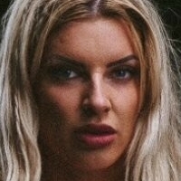 Holly J Genevieve Nøgen