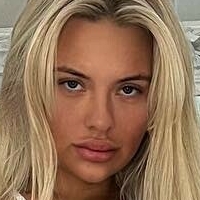 Hollyhenson Nøgen