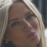 Issy Anderson Nøgen