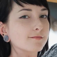 IvyLaura Nøgen