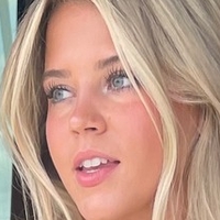 Iza Leslie Nøgen