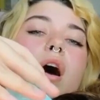 j0ivyy Nøgen
