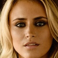 Janni Olsson Deler Nøgen