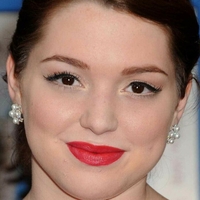 Jennifer Stone Nøgen