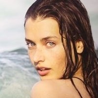 Jessica Clements Nøgen