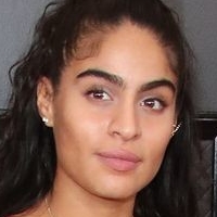 Jessie Reyez Nøgen
