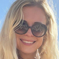 Jetting Julia Nøgen