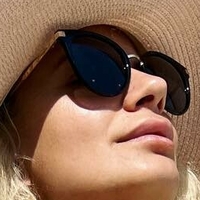 Juliana Novak Nøgen