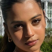Julie Sharma Nøgen