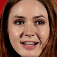 Karen Gillan Nøgen