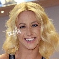 Kathrin Menzinger Nøgen