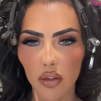 Kayleyb Nøgen