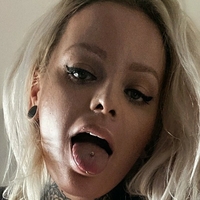 Kelly Pearl Nøgen