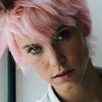 Kelsey Christian Nøgen