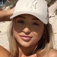 Kira Battley Nøgen