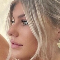 kyliefoland Nøgen