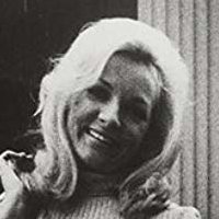 Larissa Ely Nøgen
