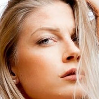 Laura La Rencia Nøgen