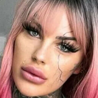 Leoni "Barbie" Baltz Nøgen