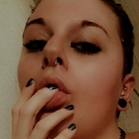 less-talk-more-goth Nøgen