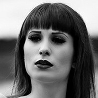 Lia Juwel Nøgen