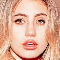 Lia Marie Johnson Nøgen
