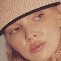 Lili Johansson Nøgen