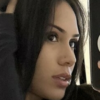 Lily Taylor Nøgen