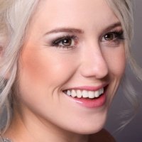 Lisa Bund Nøgen