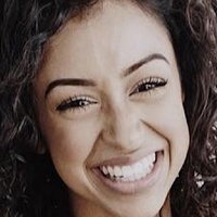 Liza Koshy Nøgen