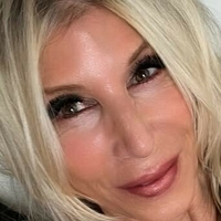 Lorraine Lewis Nøgen