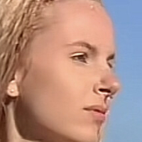 Louisa Paskert Nøgen