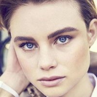 Lucy Fry Nøgen