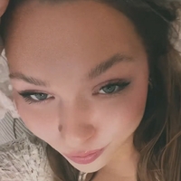 Lucy Lacht Nøgen