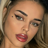 Lucy Reid Nøgen