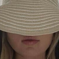 Lucy Robson Nøgen