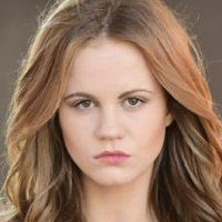 Mackenzie Lintz Nøgen