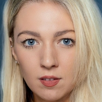Maddy Smedley Nøgen