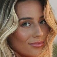 Madelin Hope Nøgen